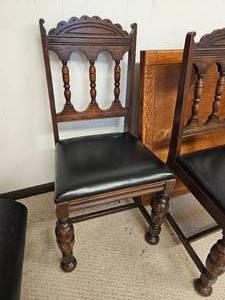 lot 210 image: William & Mary Vintage Walnut Dining Set