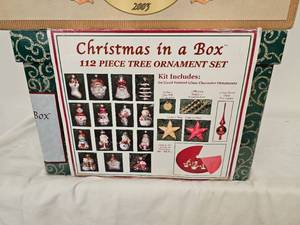 lot 213 image: Christmas Starter Kit Village Bundle