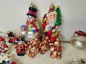 lot 216 image: Deluxe Vintage & Radko Ornaments
