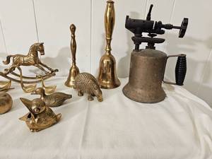 lot 130 image: Brass Dcor Curios & Miniatures