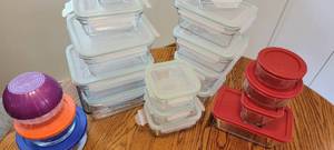 lot 144 image: Lock Lid Covered Food Storage Containers