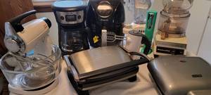 lot 138 image: Kiss the Cook Kitchen Small Appliance Collection