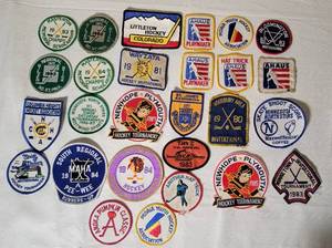 lot 48 image: Vintage Hockey Patches  Pins  Medals Collection