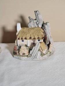 lot 265 image: David Winter Studio English Cottage Miniatures - Crofters Cottage  Little Market  Pilgrims Rest  The Dower House  The Fishermans Wharf  Green Dragon Pup