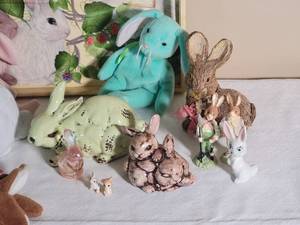 lot 262 image: Delightful Spring Rabbit Home Decor Collection (12)