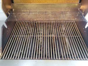 lot 20 image: Members Mark Pro Series 5 Burner Gas Grill - GAS0565AS