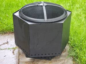 lot 91 image: Black Metal Lidded Outdoor  Patio Fire Box