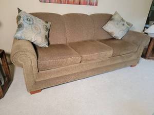 lot 10B image: Luxurious La-Z-Boy Light Brown Sofa