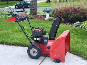 lot 21 image: MTD Yard Machines Snow Blower
