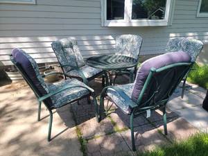 lot 19 image: Ultra-Comfortable Outdoor  Patio Seating Set for 5