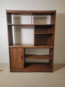 lot 96 image: Vintage MCM Style Bookshelf Unit