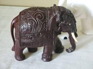 lot 172 image: Exotic Elephant Decor Figure Collection - (3)