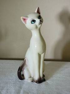 lot 171 image: Adorable Studio Ceramic Cat Collection - (4)