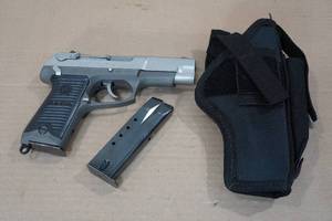 lot 1F image: Ruger P89 9mm Semi-Auto Pistol - 2 Magazines, Holster