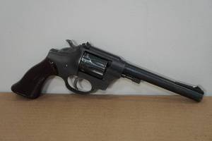 lot 1O image: Hi-Standard Sentinel R-101 .22 LR Double-Action Revolver - 6 Barrel