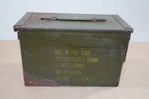 lot 5 image: Vintage M-30 Ammo Can