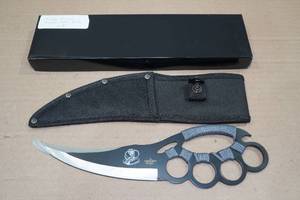 lot 14 image: Ninja Knuckle Fighter Cobra Knife