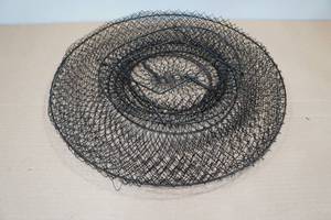 lot 25 image: Bass Pro Shop XL Live Fishing Basket 30x20