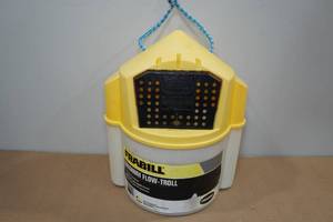 lot 31 image: Frabill Magnum Flow-Troll Minnow Bucket