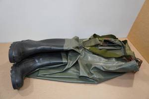 lot 39 image: Hodgman Chest Waders - No Leaks -Size 7