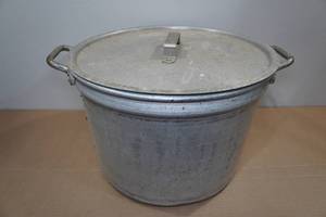lot 54 image: Vintage Military Aluminum Stock Pot US NASH 1987 - 12 x 17