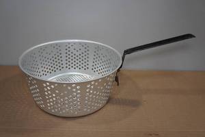 lot 57 image: Strainer with Handle - 5 x 11