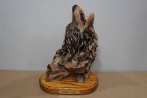 lot 67 image: Mill Creek Studios Wolf Statue Primal Song