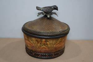 lot 70 image: Vintage Wood & Wicker Bird Topped Trinket Box
