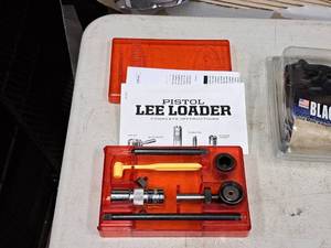 lot 34 image: Pistol Lee Loader with Case and Instructions