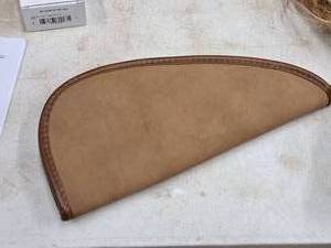 lot 101 image: Leather Padded Hand Gun Case