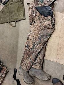 lot 275 image: Muck Boot Company Size 99.5 Mens 1010.5 Womens Waders