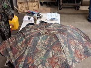 lot 282 image: Umbrella Topper