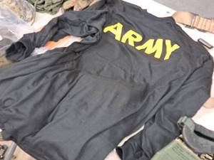 lot 293 image: Size Large Army logo Long Sleeve T-Shirt