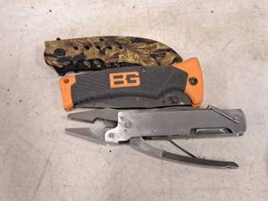 lot 299 image: (2) Knives, (1) Multitool