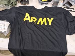 lot 292 image: Size Large Army logo T-Shirt (New )