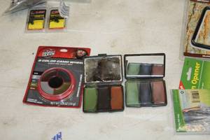 lot 323 image: Lot of (3) Assorted Camouflage Make-Up Kits