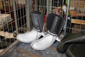 lot 341 image: Lot of (One Pair) Size 9 Wool Boot Liners