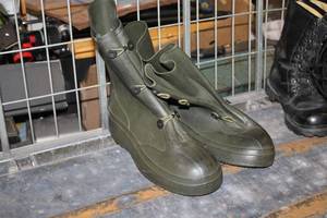 lot 343 image: Lot of (One Pair) Size 10 Rubber Boots