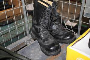 lot 345 image: Lot of (One Pair) Size 9 Combat Boots