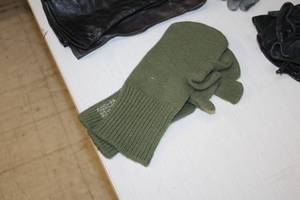lot 349 image: Lot of (One Pair) Size Large Wool Military Mitten Inserts