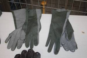 lot 352 image: Lot of (Two Pair) Gloves