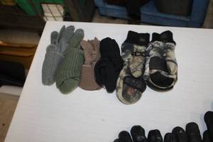 lot 356 image: Lot of (Five Pair) Assorted Gloves and Mittens