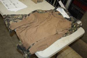 lot 367 image: Mossy Oak Size 32-30 Camo Pants with Belt and Size Medium Shirt