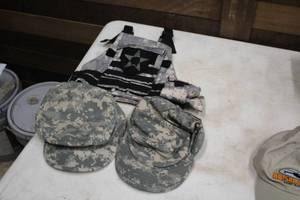 lot 368 image: Size Medium-Large Miltary Vest with (2) Hats Sizes 7-34 and 7-38