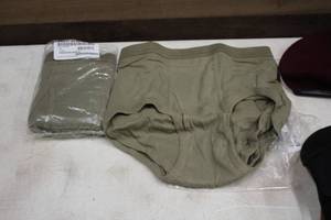 lot 372 image: Lot of (2) Size 38 Mens Drawers 3-pack