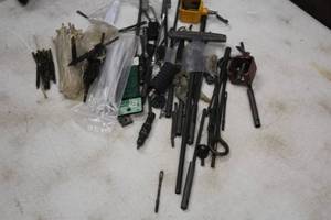 lot 434 image: Lot of  Misc. Cleaning Tools