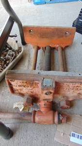 lot 30 image: Large Woodworking Vise