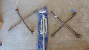 lot 34 image: Lot of Lug Nut Wrenches