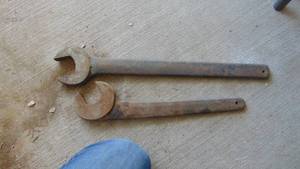 lot 39 image: 2 - Large Wrenches