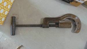 lot 57 image: Barnes #3 Pipe Cutter